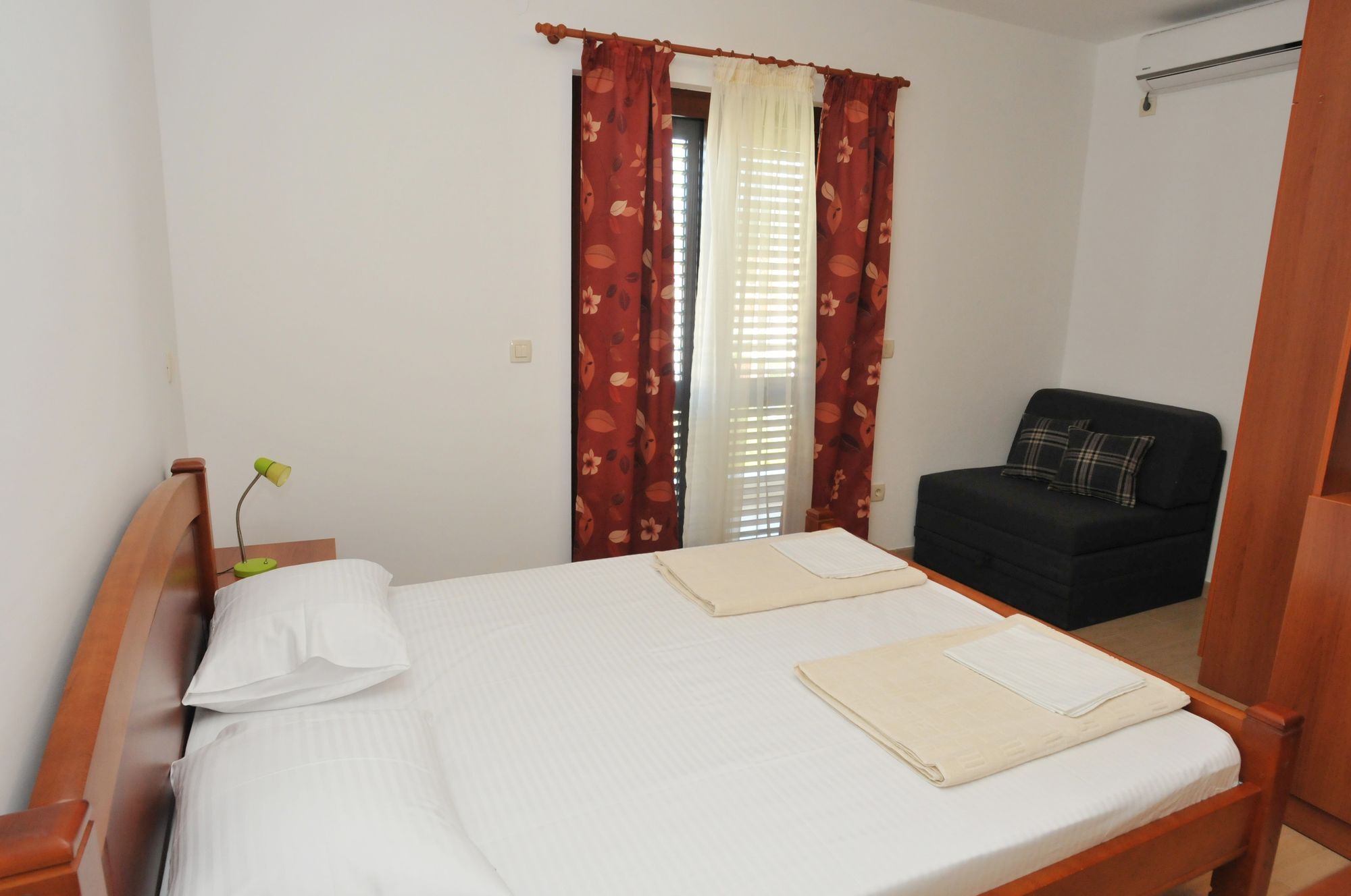Apartment A&n