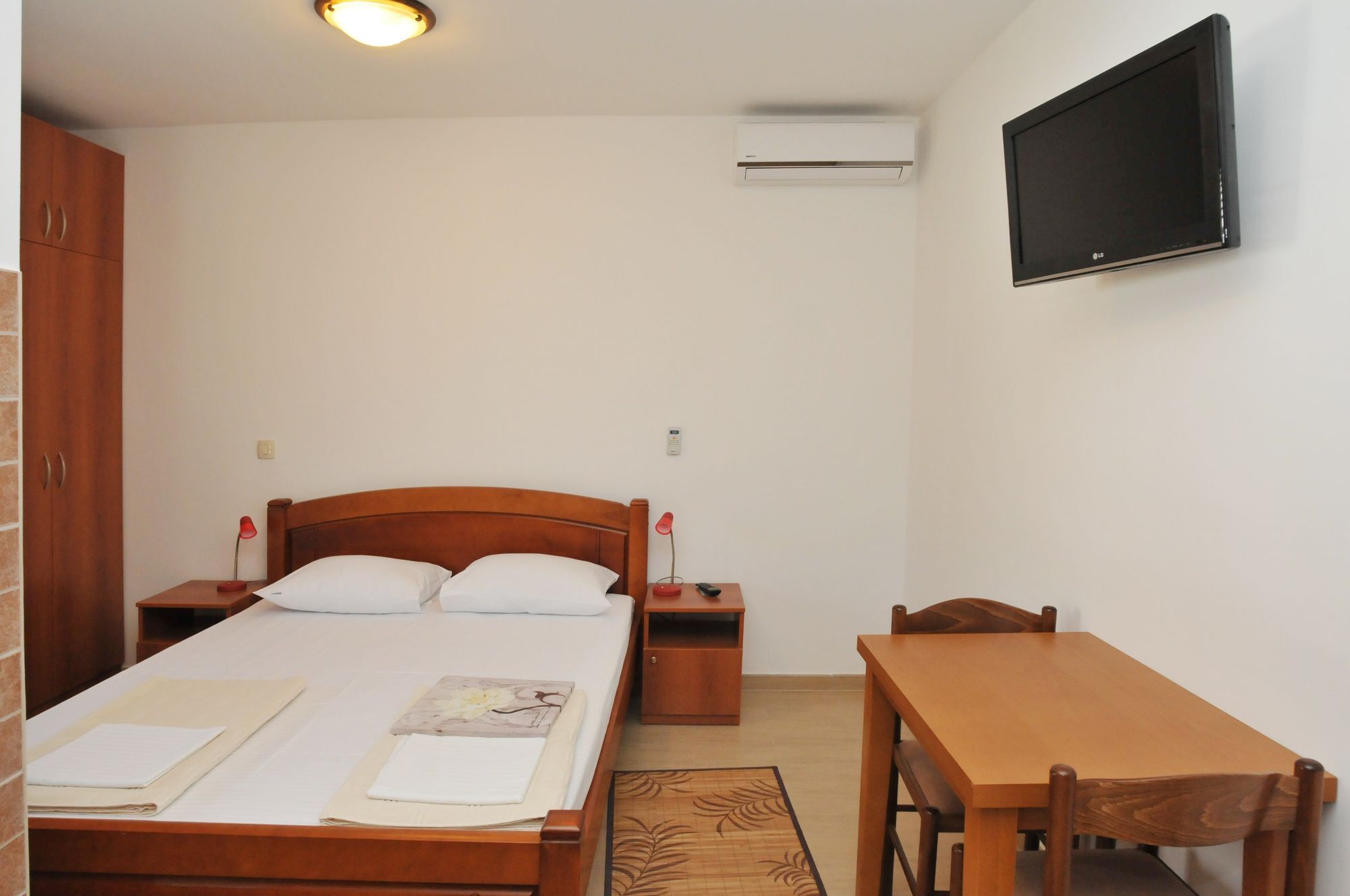 Apartment A&n
