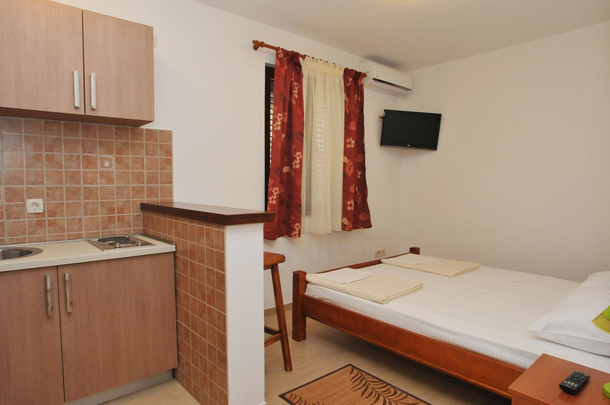 Apartment A&n *