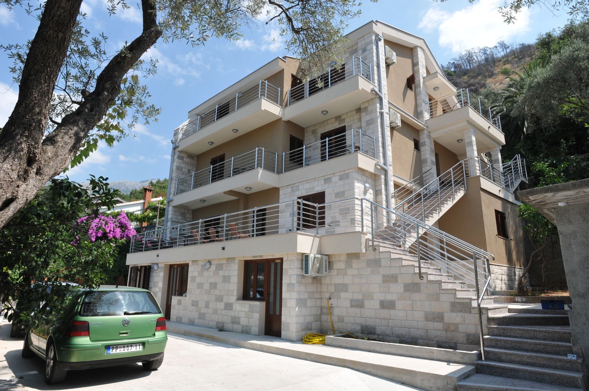 A&n Apartment *