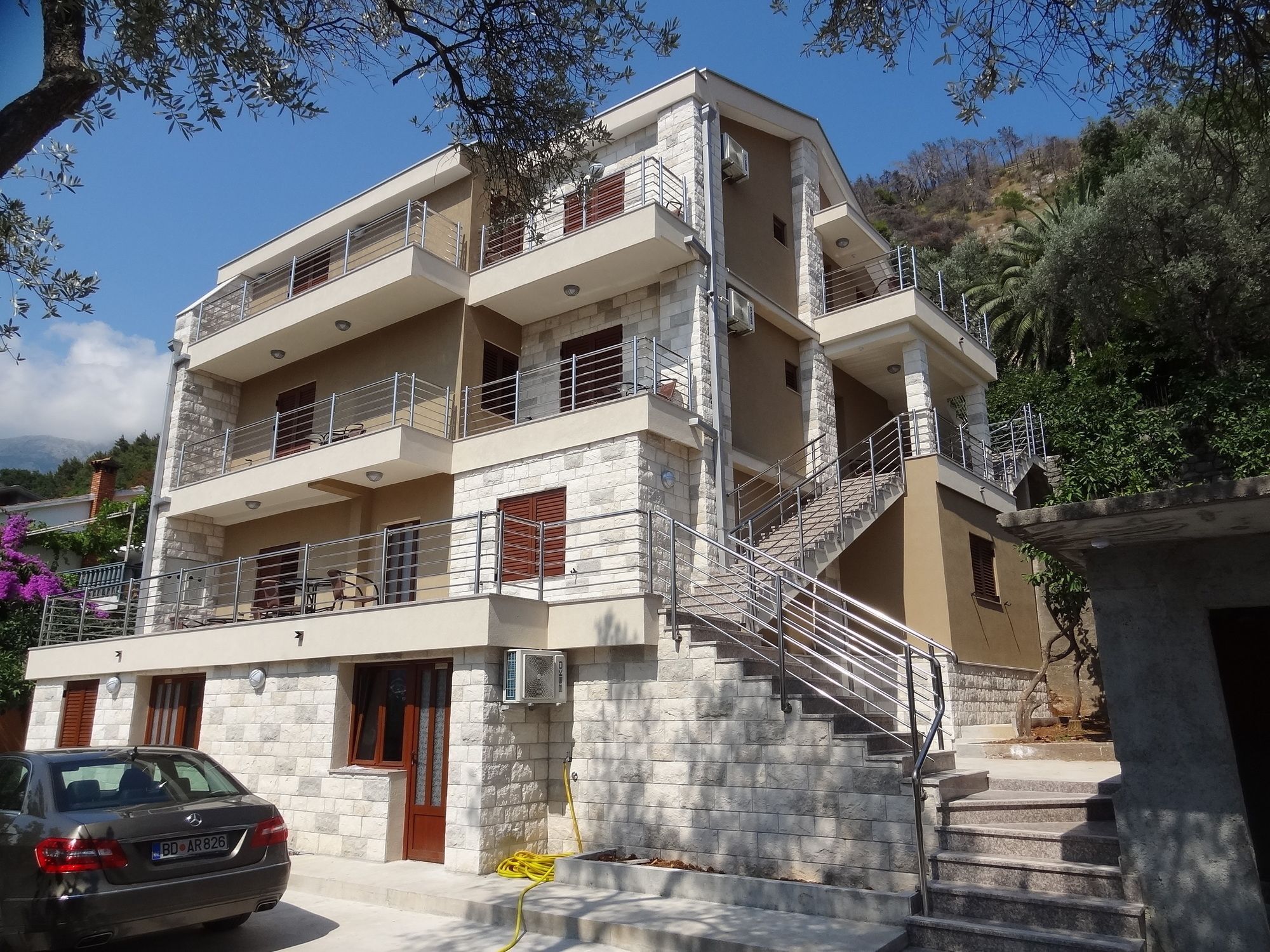Apartment A&n